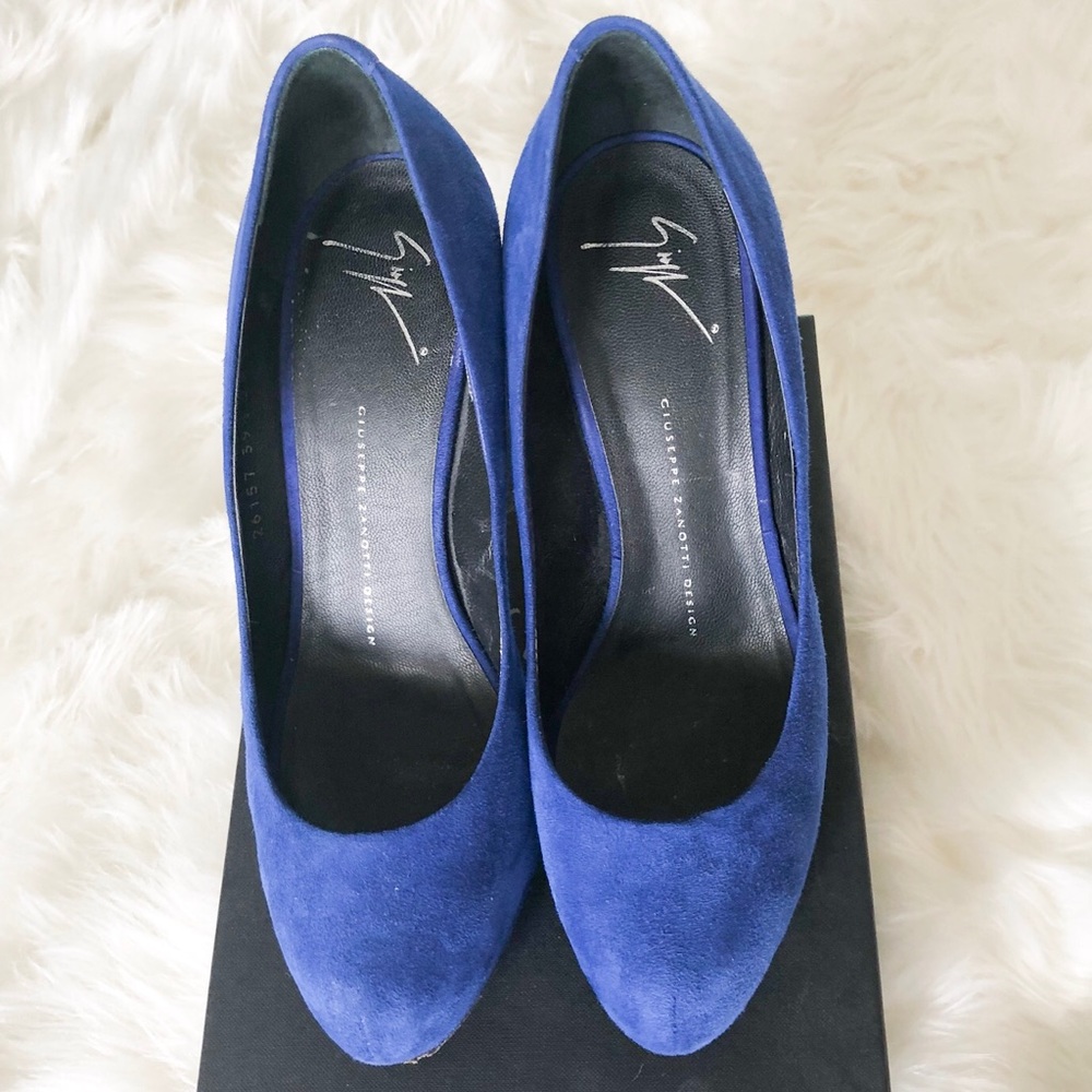 Blue suede Giuseppe Zanotti pumps